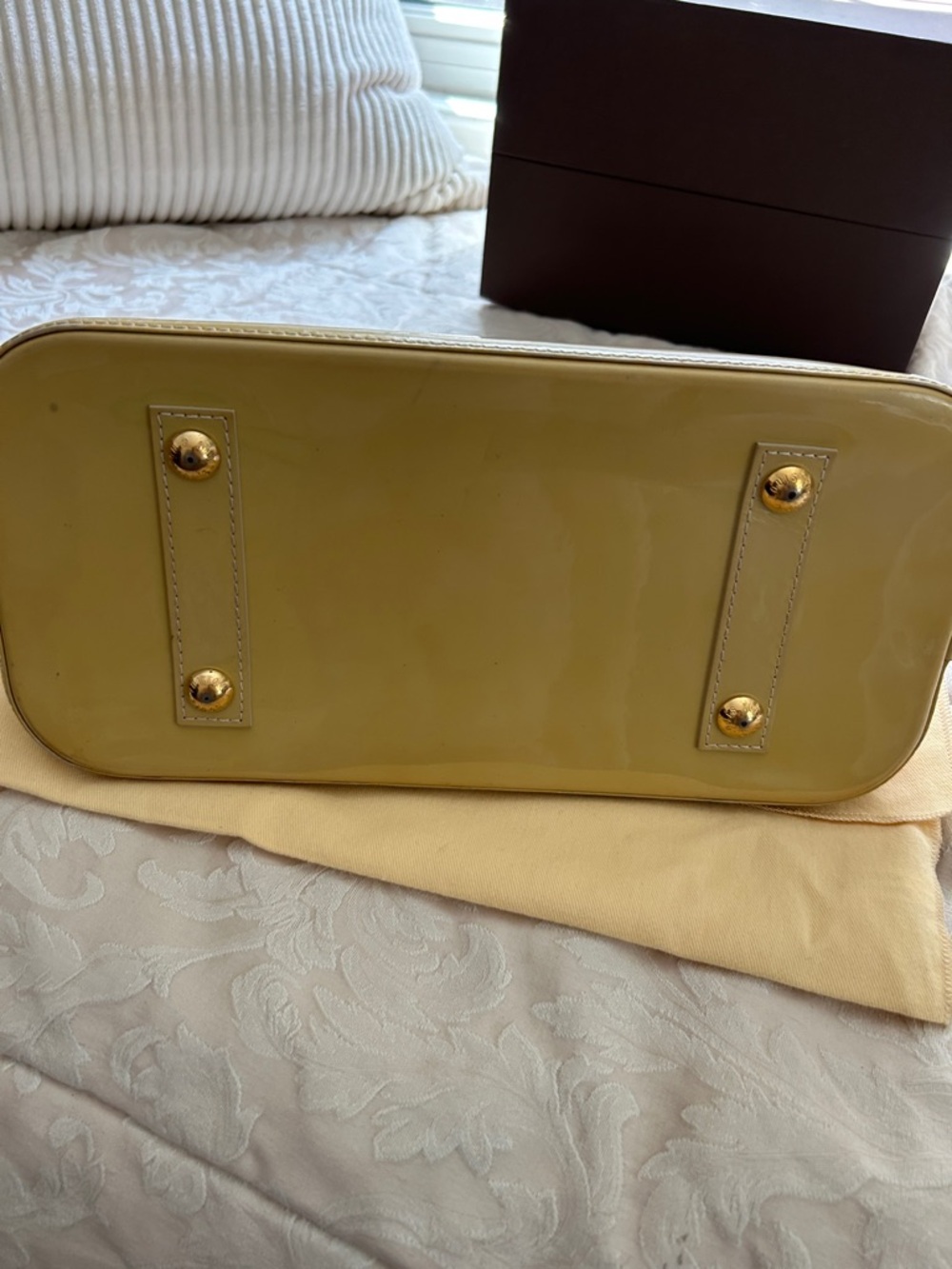 7039. Authentic Louis Vuitton Vernis Alma Satchel. Dustbag, Box, Lock/Key  COA. - Picture 16 of 16